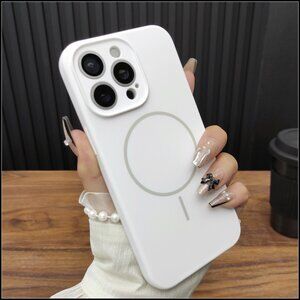 White Silicone MagSafe Case